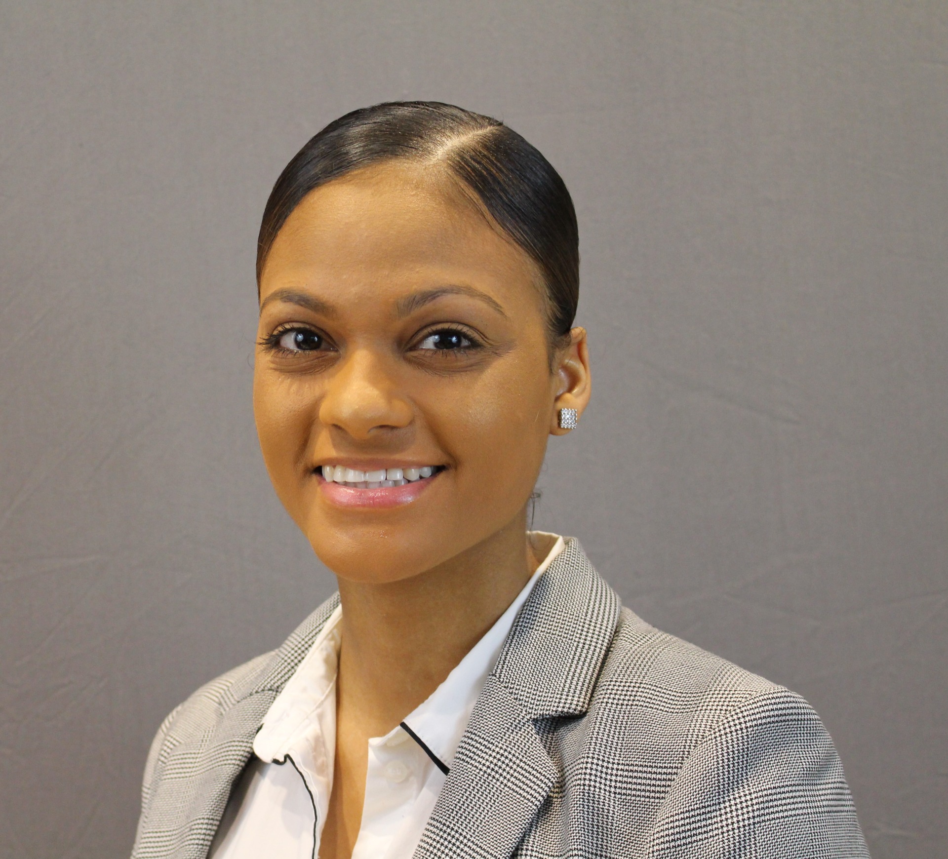 Mia Wadhan, Administrator 